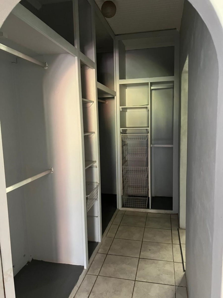 4 Bedroom Property for Sale in Meer En See KwaZulu-Natal