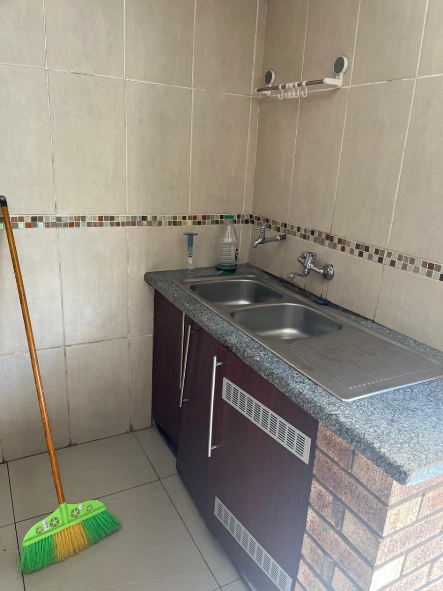 To Let 2 Bedroom Property for Rent in Umlazi P KwaZulu-Natal