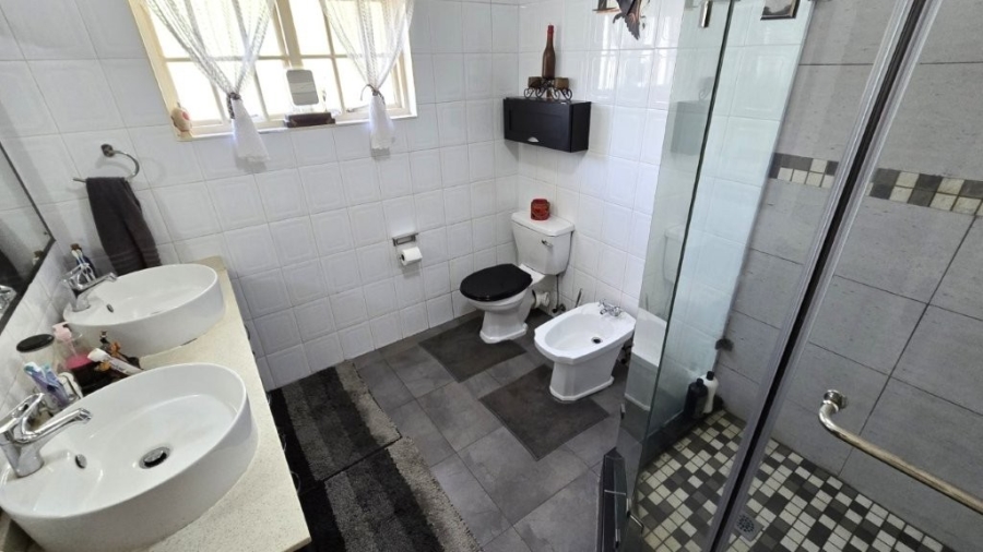 4 Bedroom Property for Sale in Manors KwaZulu-Natal