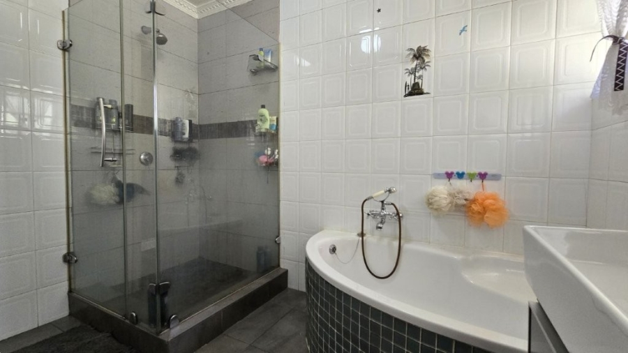 4 Bedroom Property for Sale in Manors KwaZulu-Natal