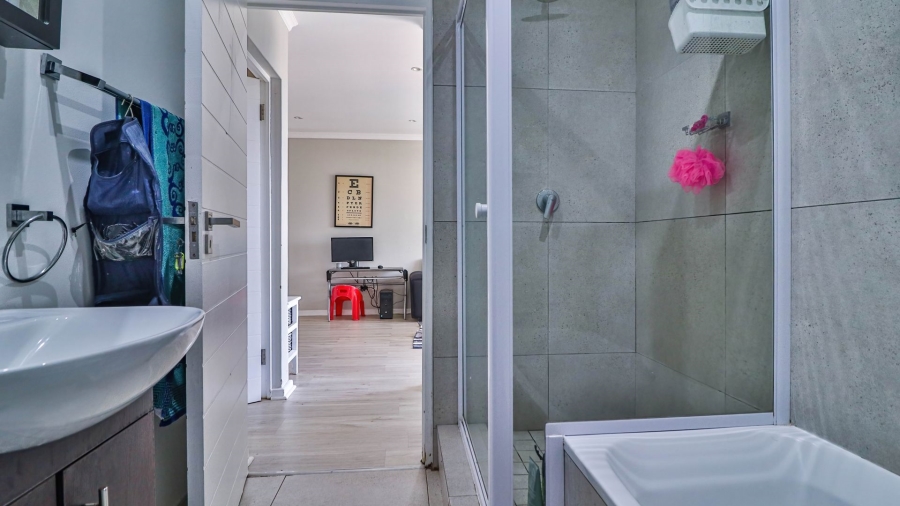 2 Bedroom Property for Sale in Hayfields KwaZulu-Natal