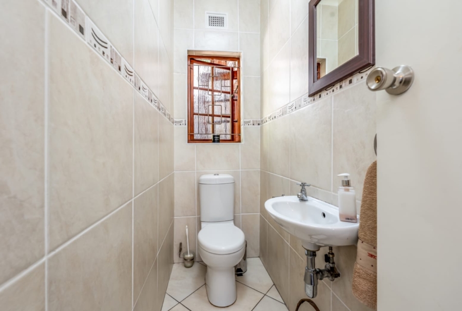 4 Bedroom Property for Sale in Kloof KwaZulu-Natal