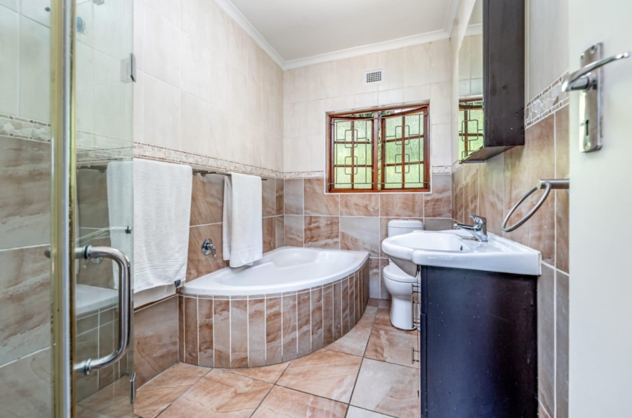 4 Bedroom Property for Sale in Kloof KwaZulu-Natal