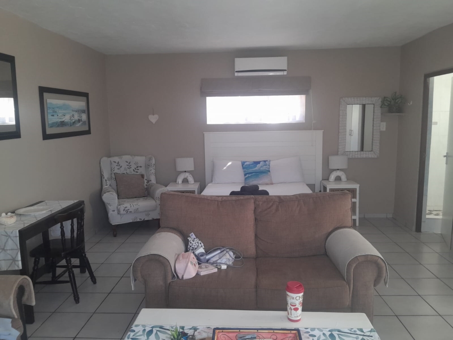 7 Bedroom Property for Sale in Winklespruit KwaZulu-Natal