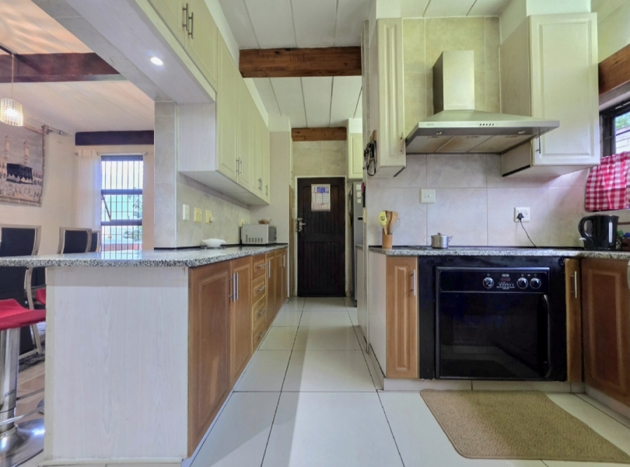 6 Bedroom Property for Sale in Athlone Park KwaZulu-Natal