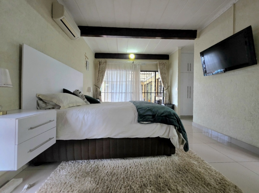 6 Bedroom Property for Sale in Athlone Park KwaZulu-Natal