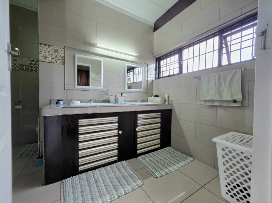 6 Bedroom Property for Sale in Athlone Park KwaZulu-Natal