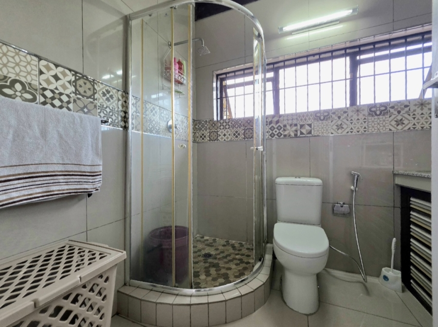 6 Bedroom Property for Sale in Athlone Park KwaZulu-Natal