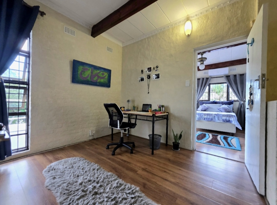 6 Bedroom Property for Sale in Athlone Park KwaZulu-Natal