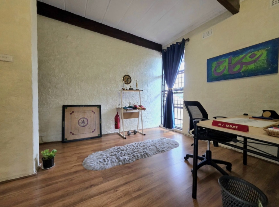 6 Bedroom Property for Sale in Athlone Park KwaZulu-Natal