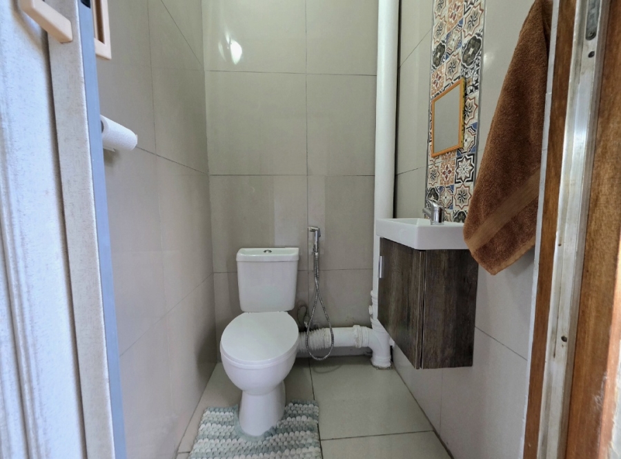 6 Bedroom Property for Sale in Athlone Park KwaZulu-Natal