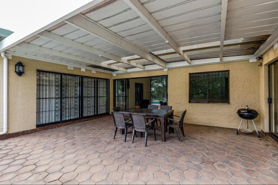6 Bedroom Property for Sale in Athlone Park KwaZulu-Natal