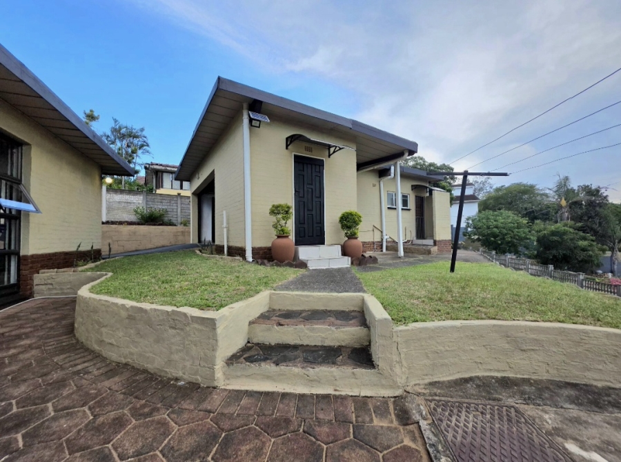 6 Bedroom Property for Sale in Athlone Park KwaZulu-Natal