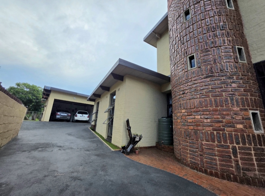 6 Bedroom Property for Sale in Athlone Park KwaZulu-Natal