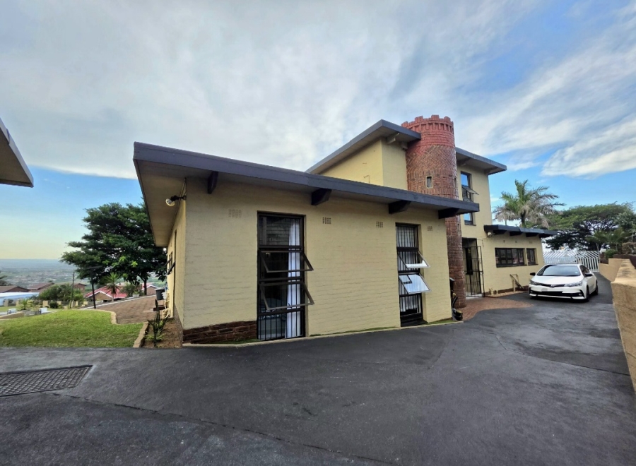 6 Bedroom Property for Sale in Athlone Park KwaZulu-Natal