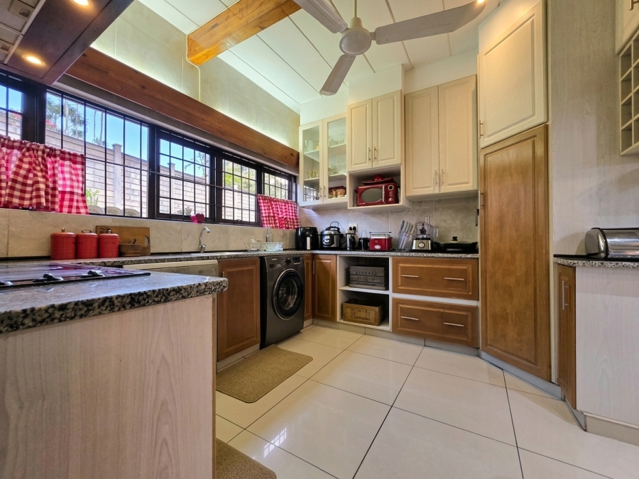 6 Bedroom Property for Sale in Athlone Park KwaZulu-Natal