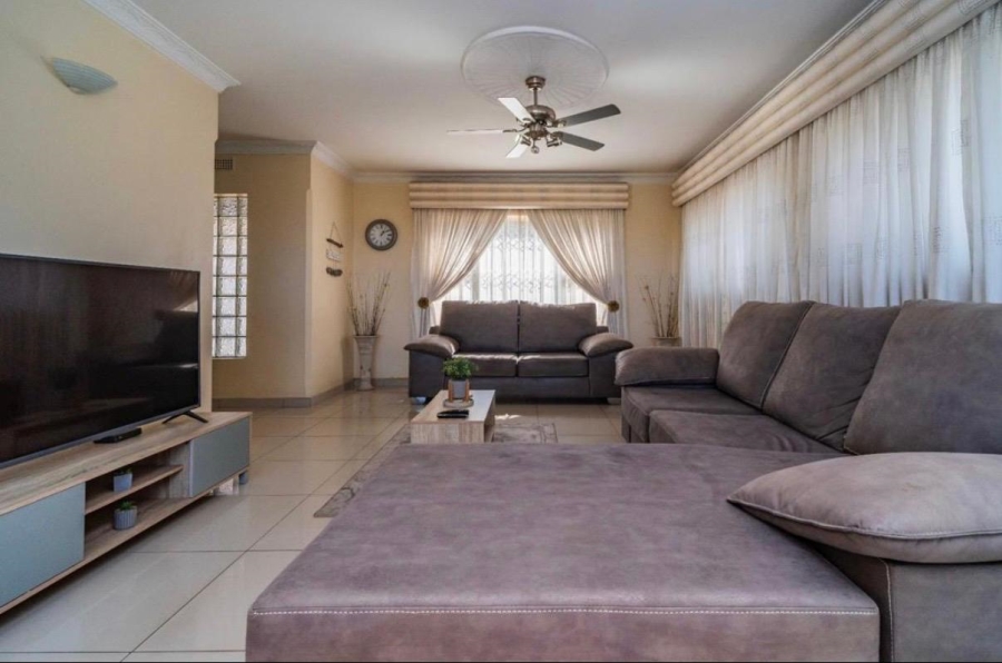 5 Bedroom Property for Sale in Bluff KwaZulu-Natal