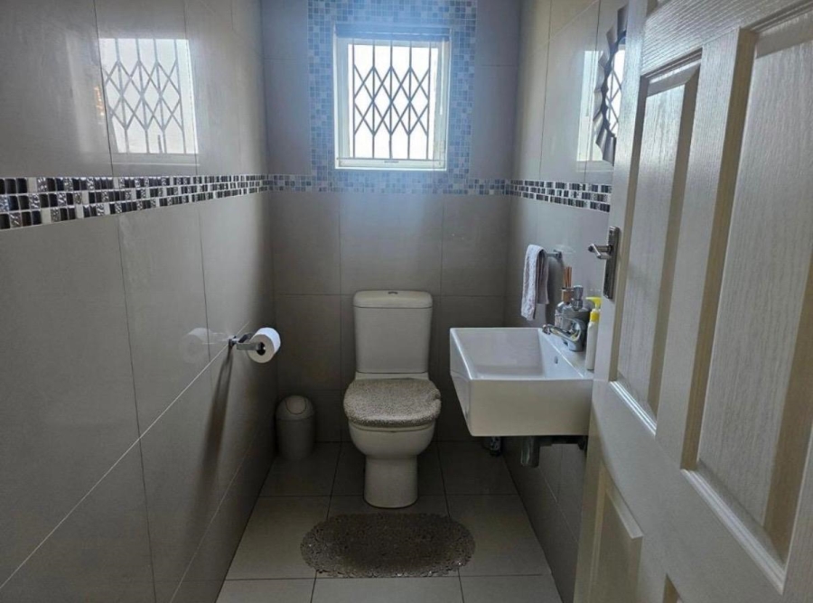 5 Bedroom Property for Sale in Bluff KwaZulu-Natal