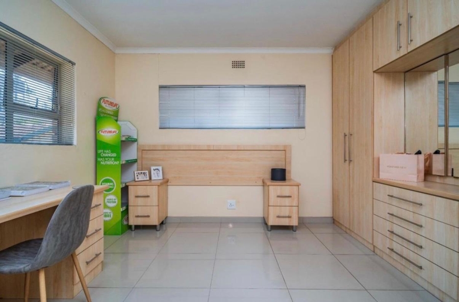 5 Bedroom Property for Sale in Bluff KwaZulu-Natal