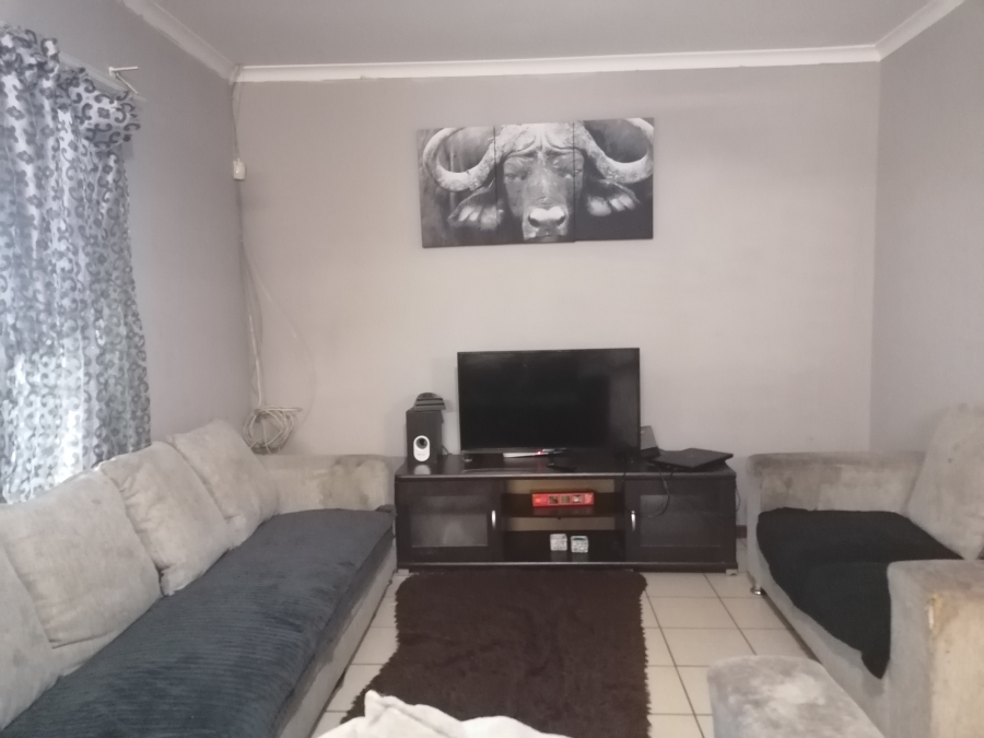 To Let 2 Bedroom Property for Rent in Highlands Hills KwaZulu-Natal