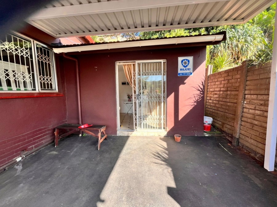 To Let 1 Bedroom Property for Rent in Ocean View KwaZulu-Natal