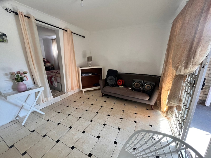 To Let 1 Bedroom Property for Rent in Ocean View KwaZulu-Natal