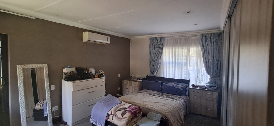 4 Bedroom Property for Sale in Huttenheights KwaZulu-Natal
