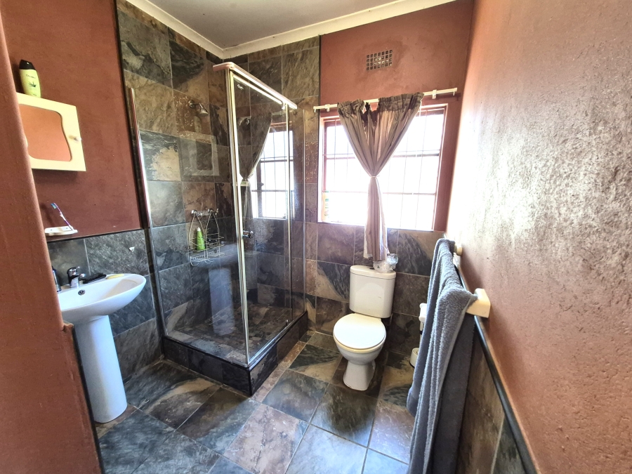 5 Bedroom Property for Sale in Scottsville KwaZulu-Natal