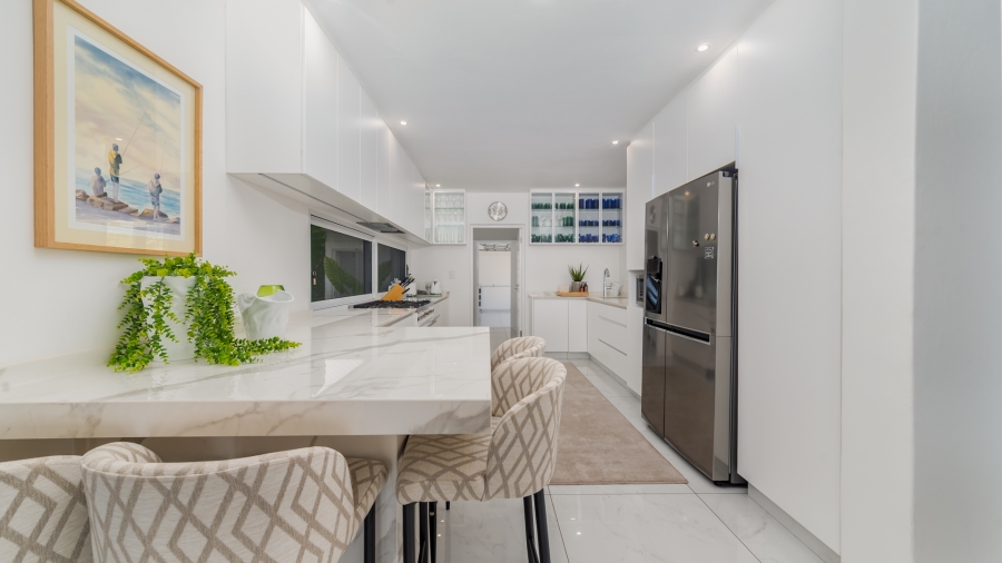 6 Bedroom Property for Sale in Willard Beach KwaZulu-Natal