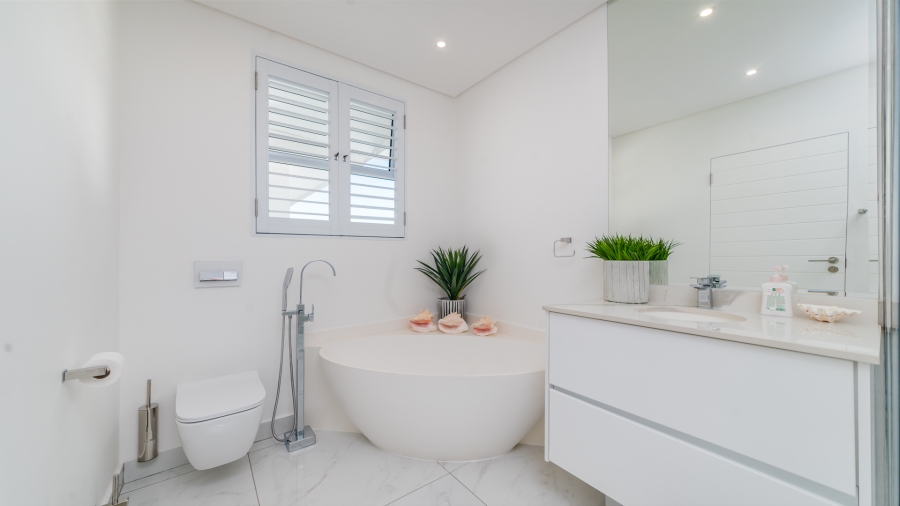 6 Bedroom Property for Sale in Willard Beach KwaZulu-Natal