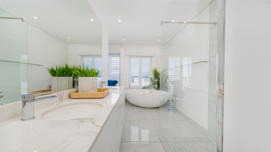 6 Bedroom Property for Sale in Willard Beach KwaZulu-Natal