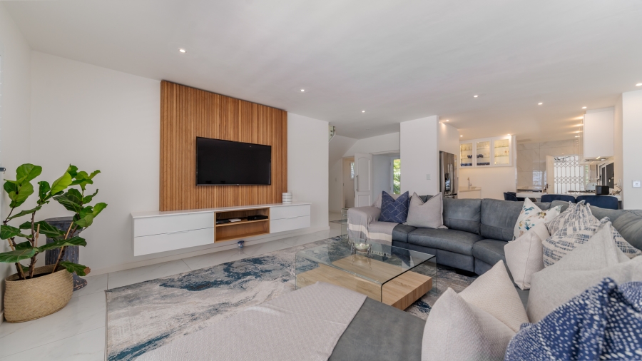 6 Bedroom Property for Sale in Willard Beach KwaZulu-Natal