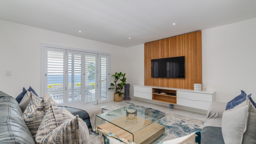 6 Bedroom Property for Sale in Willard Beach KwaZulu-Natal