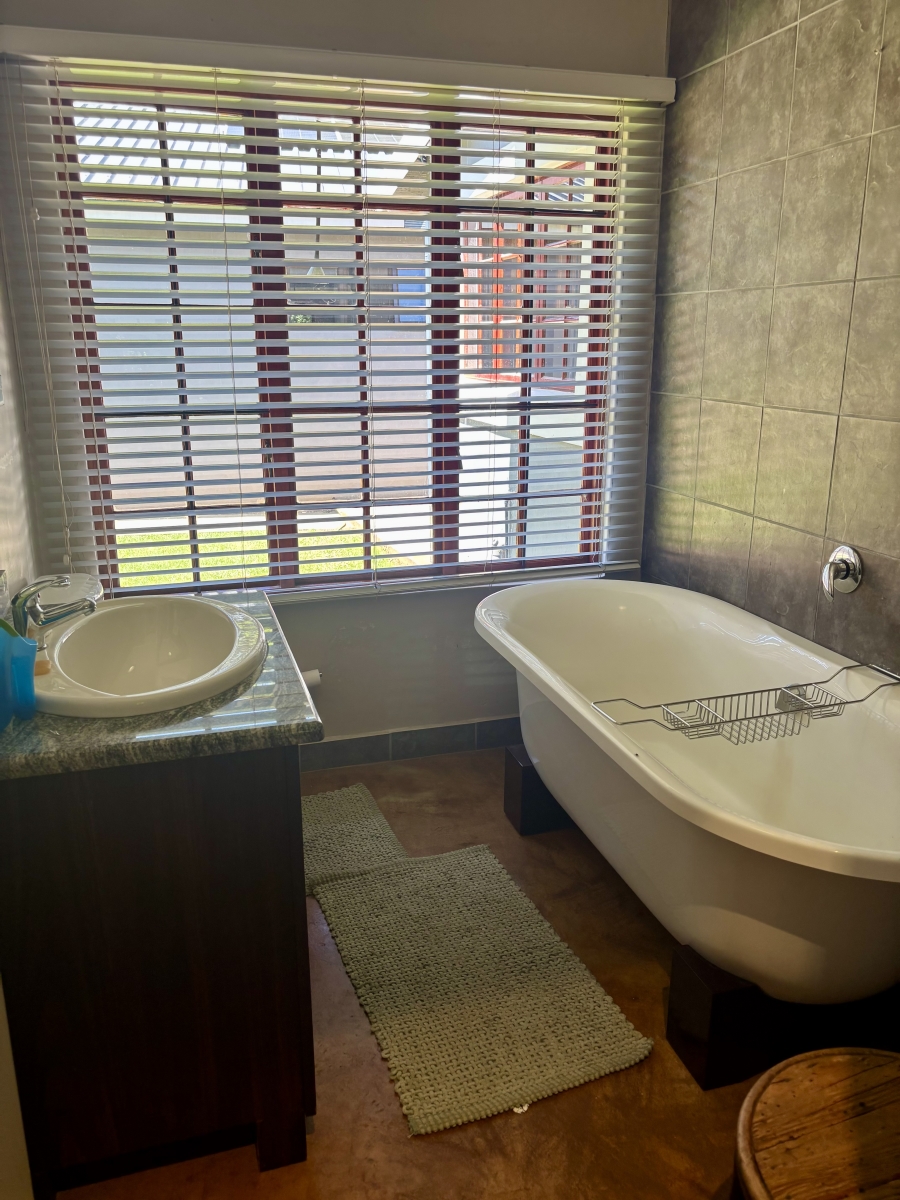 To Let 2 Bedroom Property for Rent in Nottingham Road KwaZulu-Natal