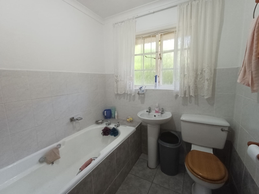 To Let 3 Bedroom Property for Rent in Waterfall KwaZulu-Natal