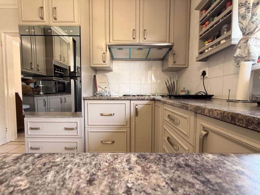 5 Bedroom Property for Sale in Aviary Hill KwaZulu-Natal