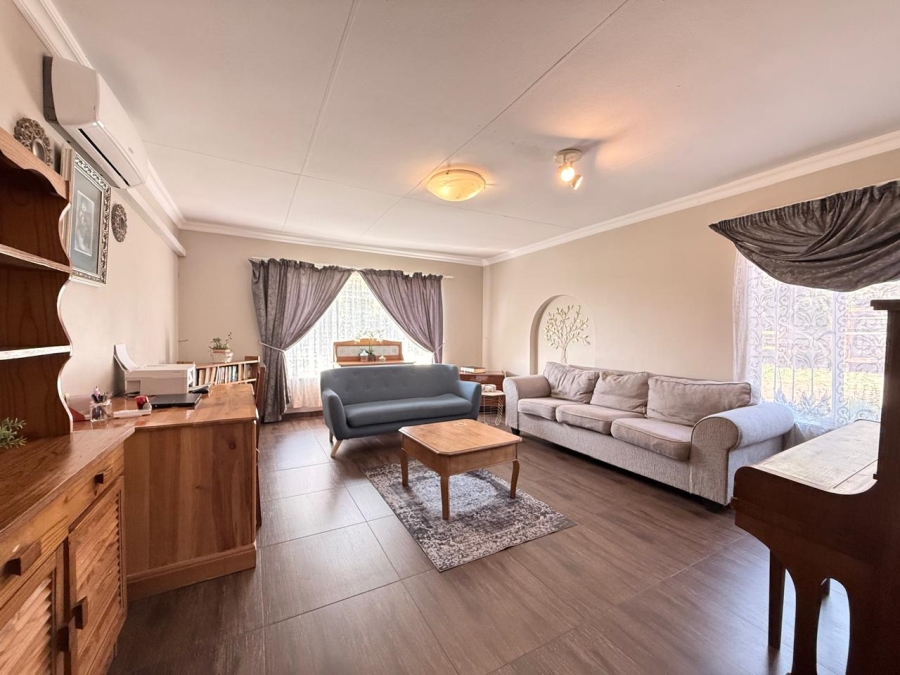 5 Bedroom Property for Sale in Aviary Hill KwaZulu-Natal