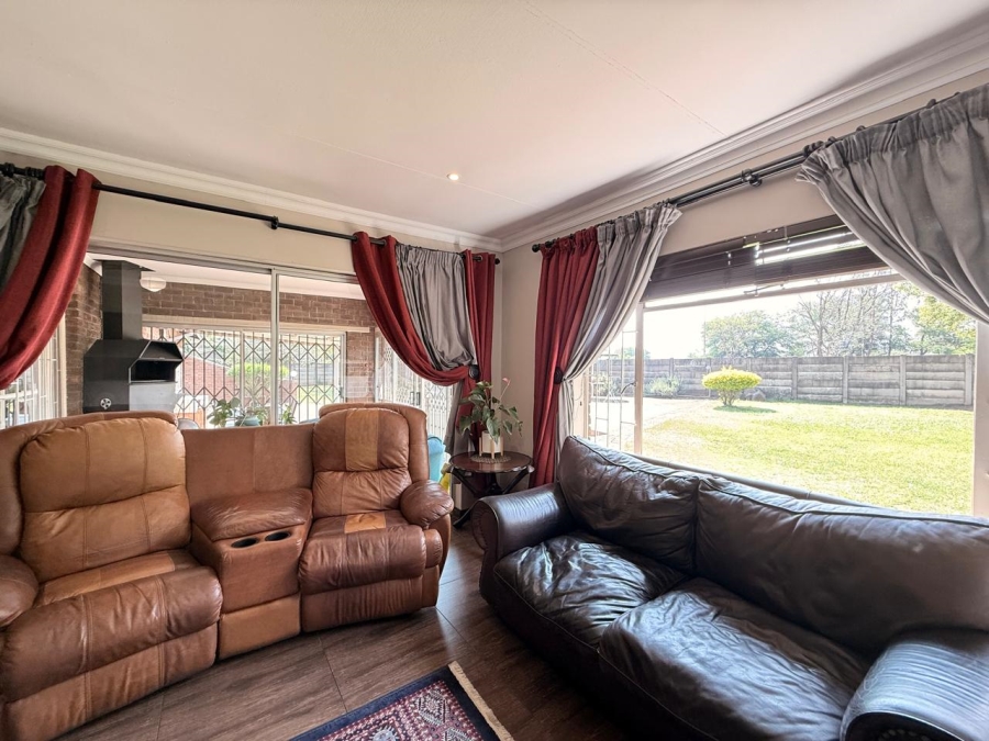 5 Bedroom Property for Sale in Aviary Hill KwaZulu-Natal