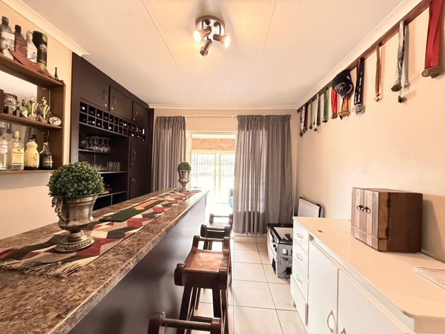 5 Bedroom Property for Sale in Aviary Hill KwaZulu-Natal