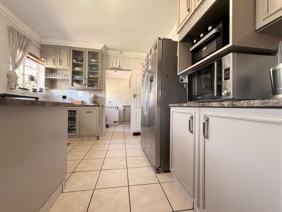 5 Bedroom Property for Sale in Aviary Hill KwaZulu-Natal