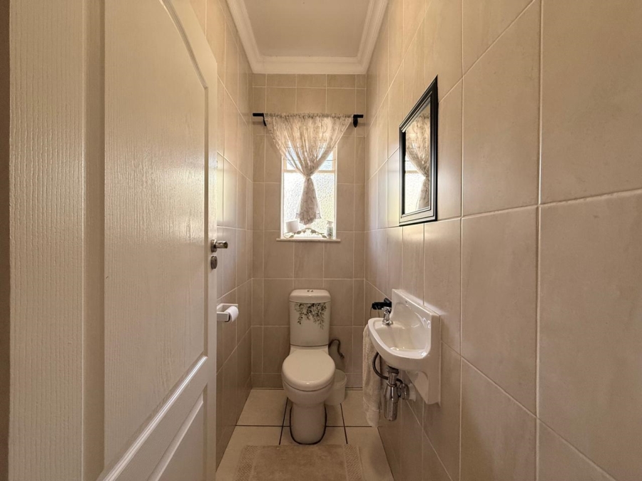 5 Bedroom Property for Sale in Aviary Hill KwaZulu-Natal