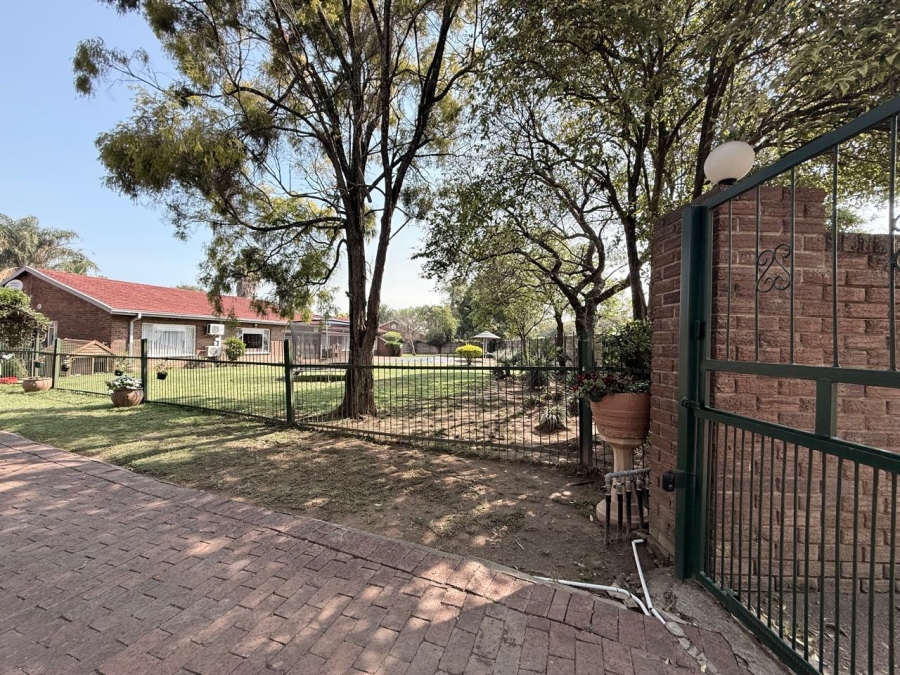 5 Bedroom Property for Sale in Aviary Hill KwaZulu-Natal