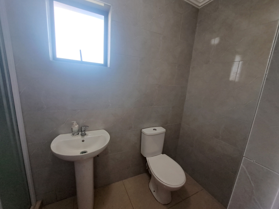 To Let 3 Bedroom Property for Rent in Crestholme KwaZulu-Natal