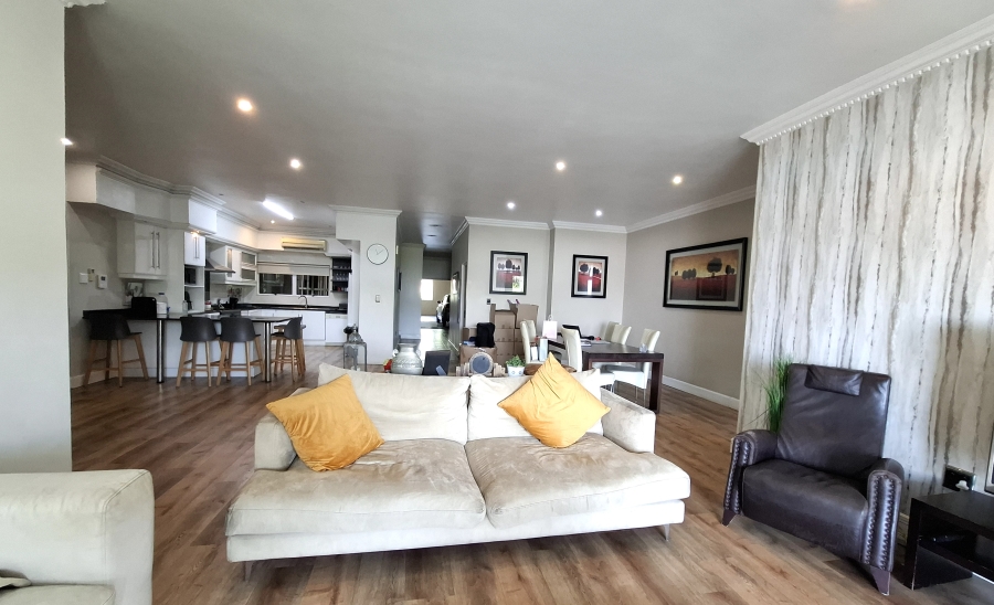 To Let 4 Bedroom Property for Rent in Essenwood KwaZulu-Natal