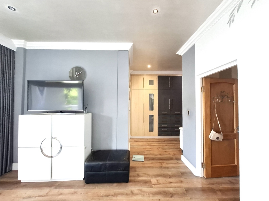 To Let 4 Bedroom Property for Rent in Essenwood KwaZulu-Natal