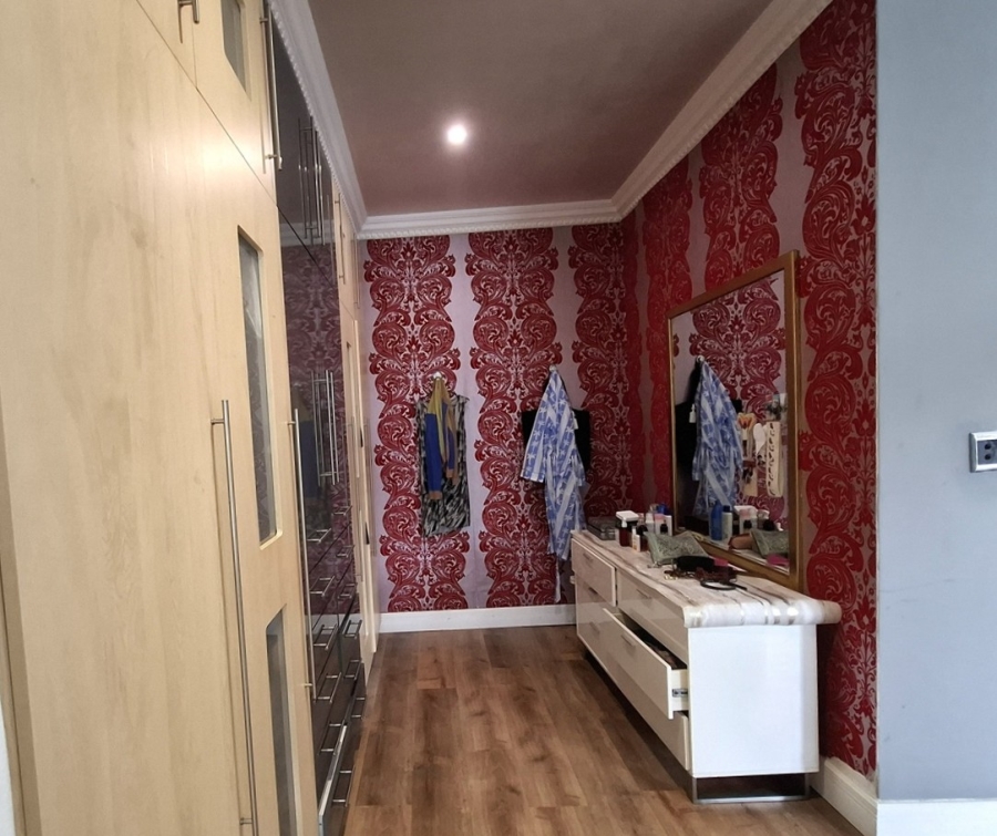 To Let 4 Bedroom Property for Rent in Essenwood KwaZulu-Natal