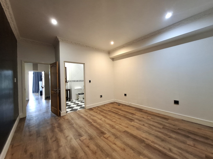 To Let 4 Bedroom Property for Rent in Essenwood KwaZulu-Natal