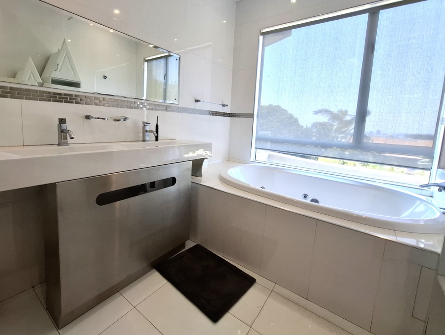 To Let 4 Bedroom Property for Rent in Essenwood KwaZulu-Natal