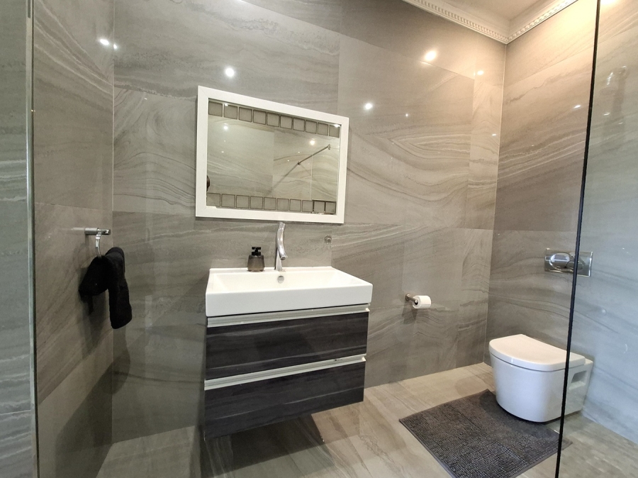 To Let 4 Bedroom Property for Rent in Essenwood KwaZulu-Natal