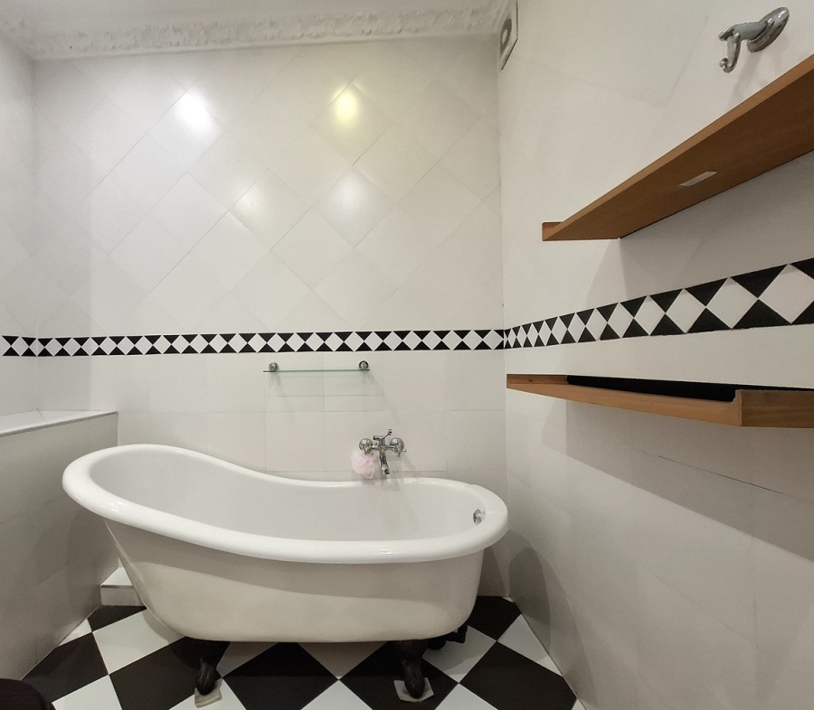 To Let 4 Bedroom Property for Rent in Essenwood KwaZulu-Natal